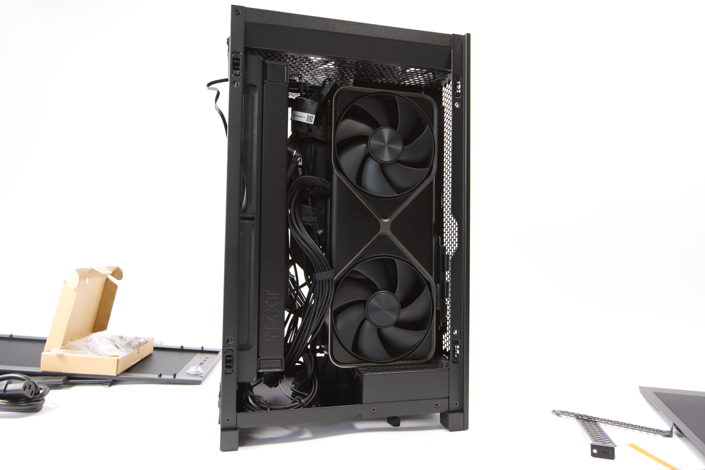 NZXT H2 Flow Grafikkartenmontage 2