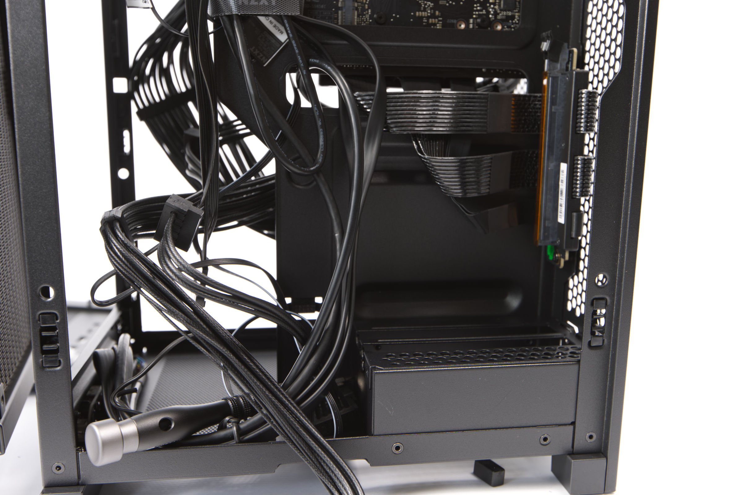 NZXT H2 Flow Grafikkartenmontage