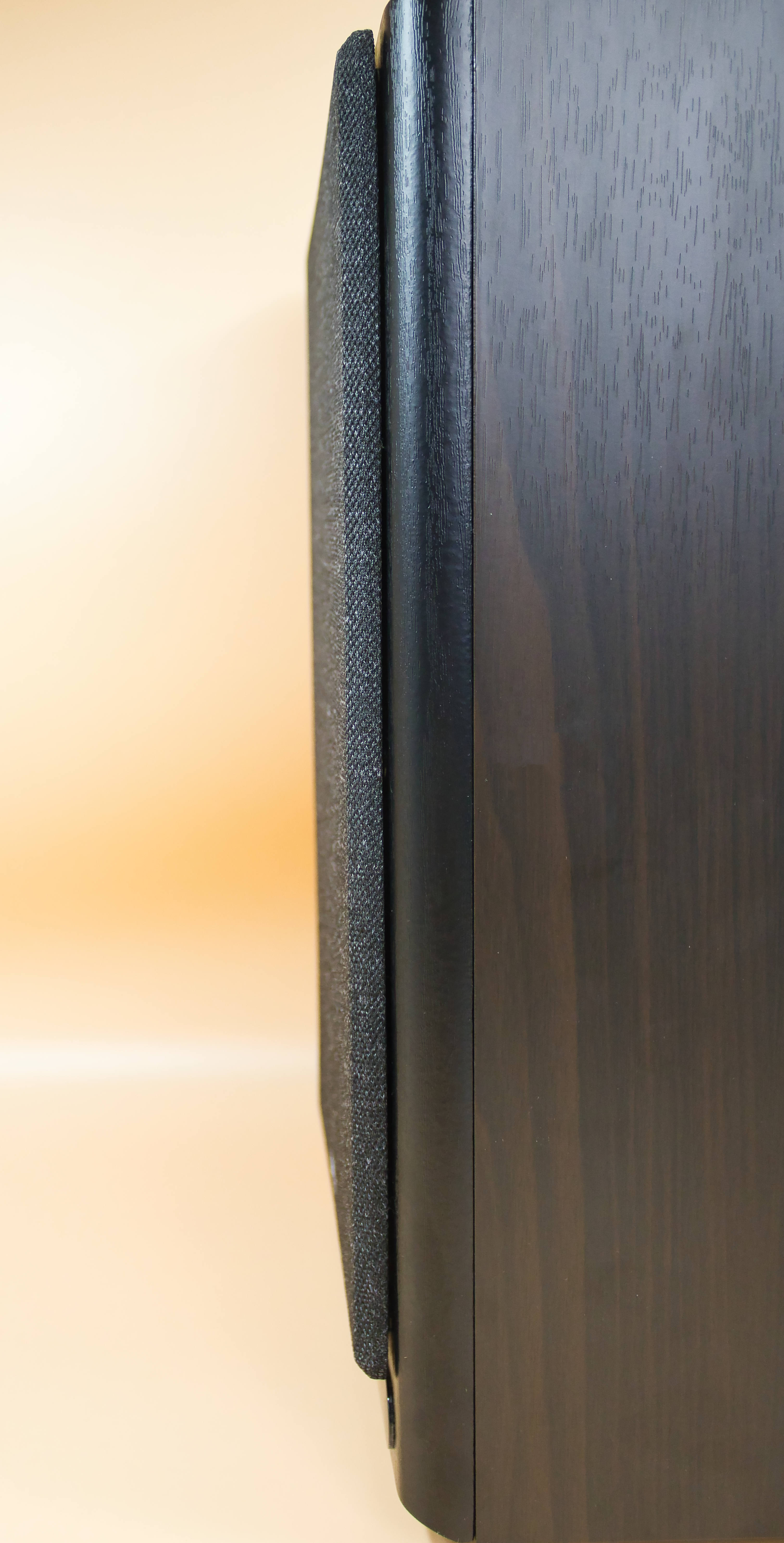 Edifier R2750DB MKII Frontabdeckung Seitenansicht