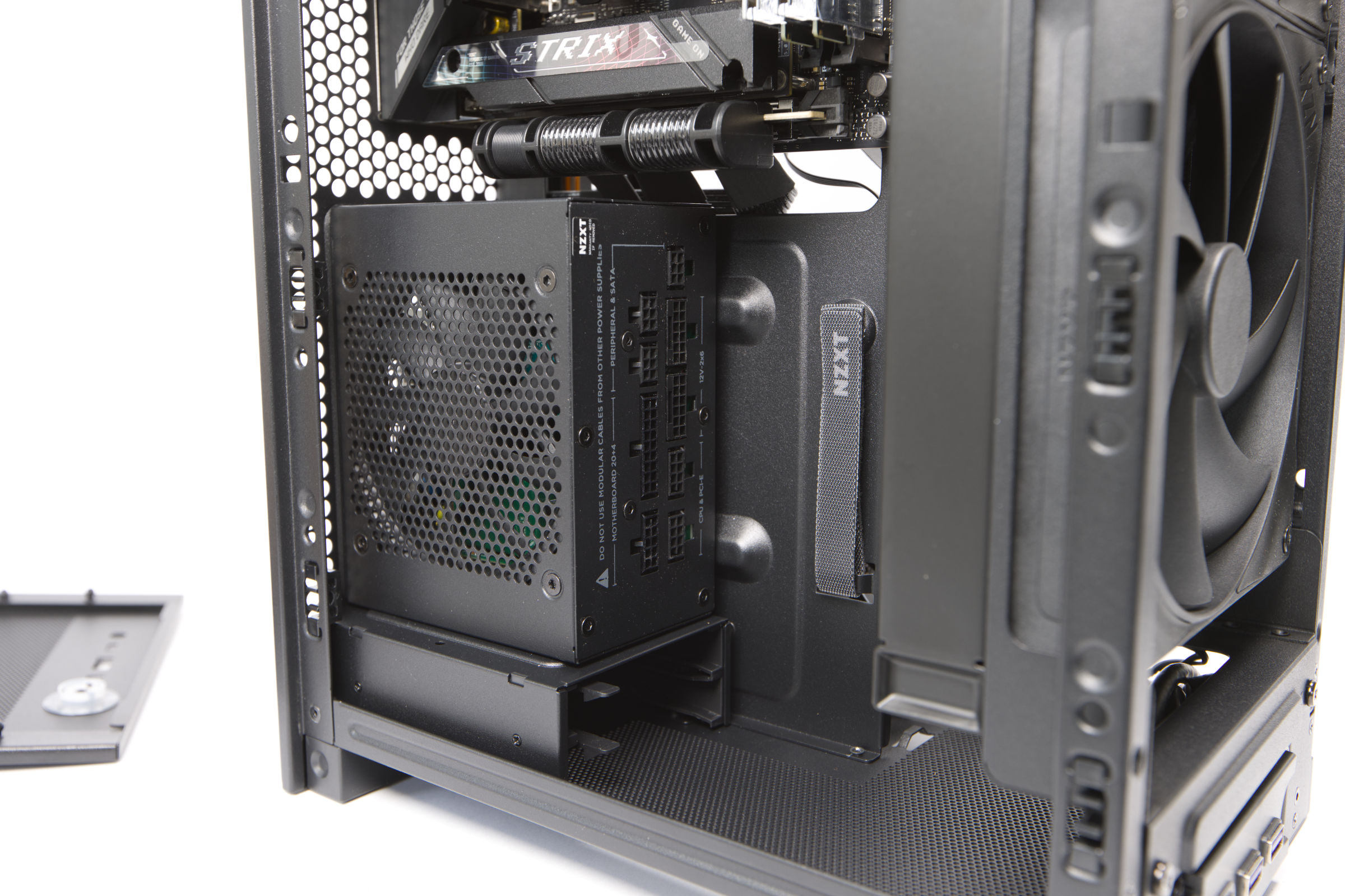 NZXT H2 Flow Netzteilmontage 2