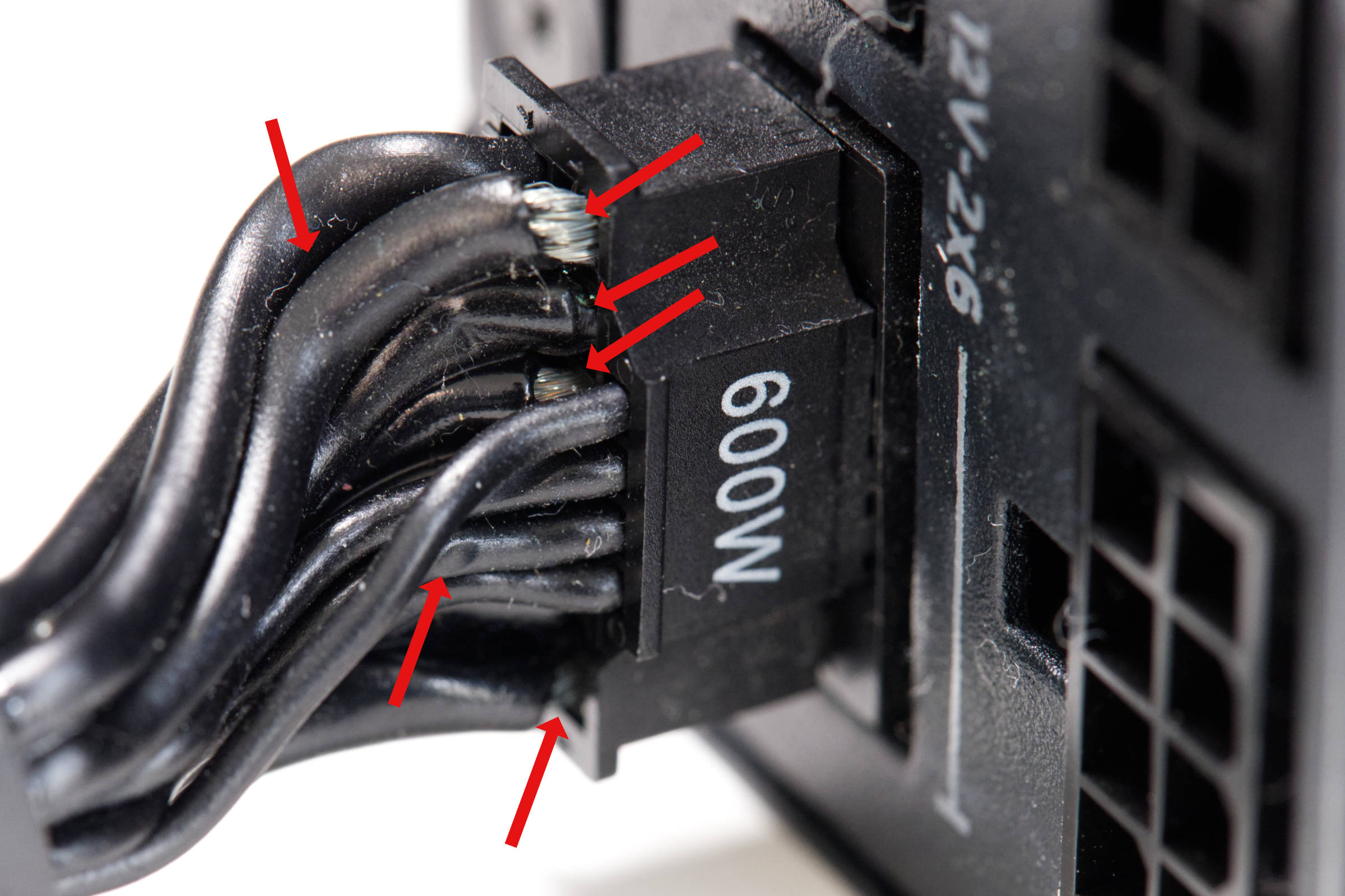 MSI GeForce RTX 5090 Gaming Trio OC PSU geschmolzen