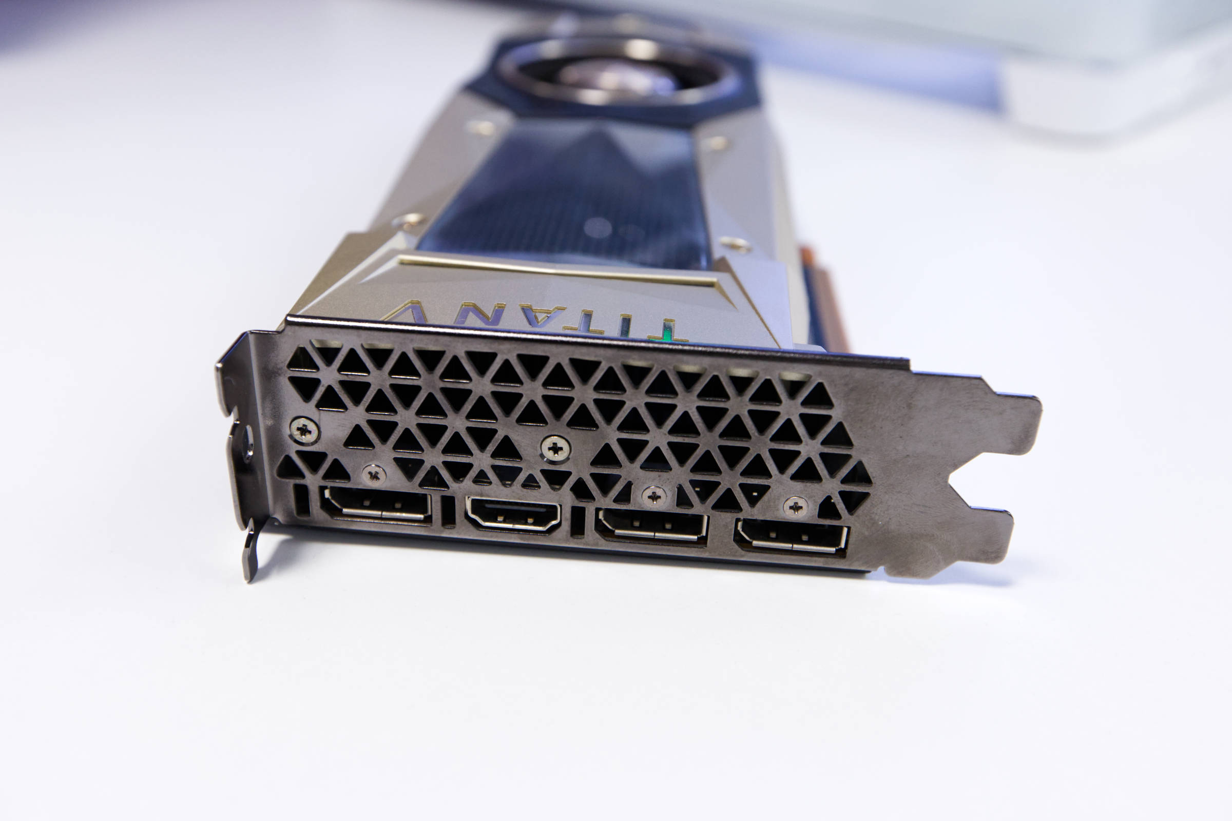 NVIDIA Titan V Anschlüsse