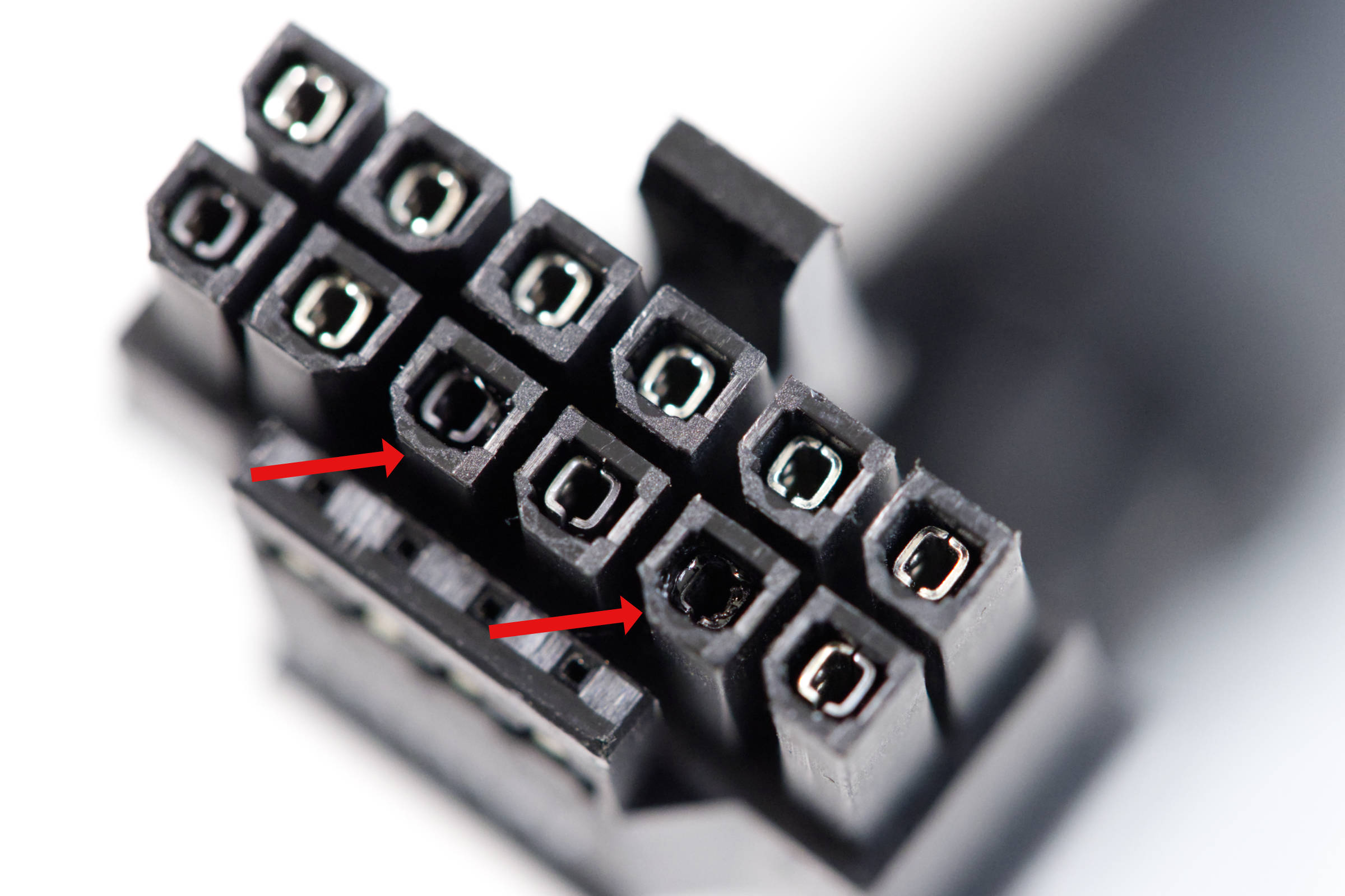MSI GeForce RTX 5090 Gaming Trio OC Connector Pins 2