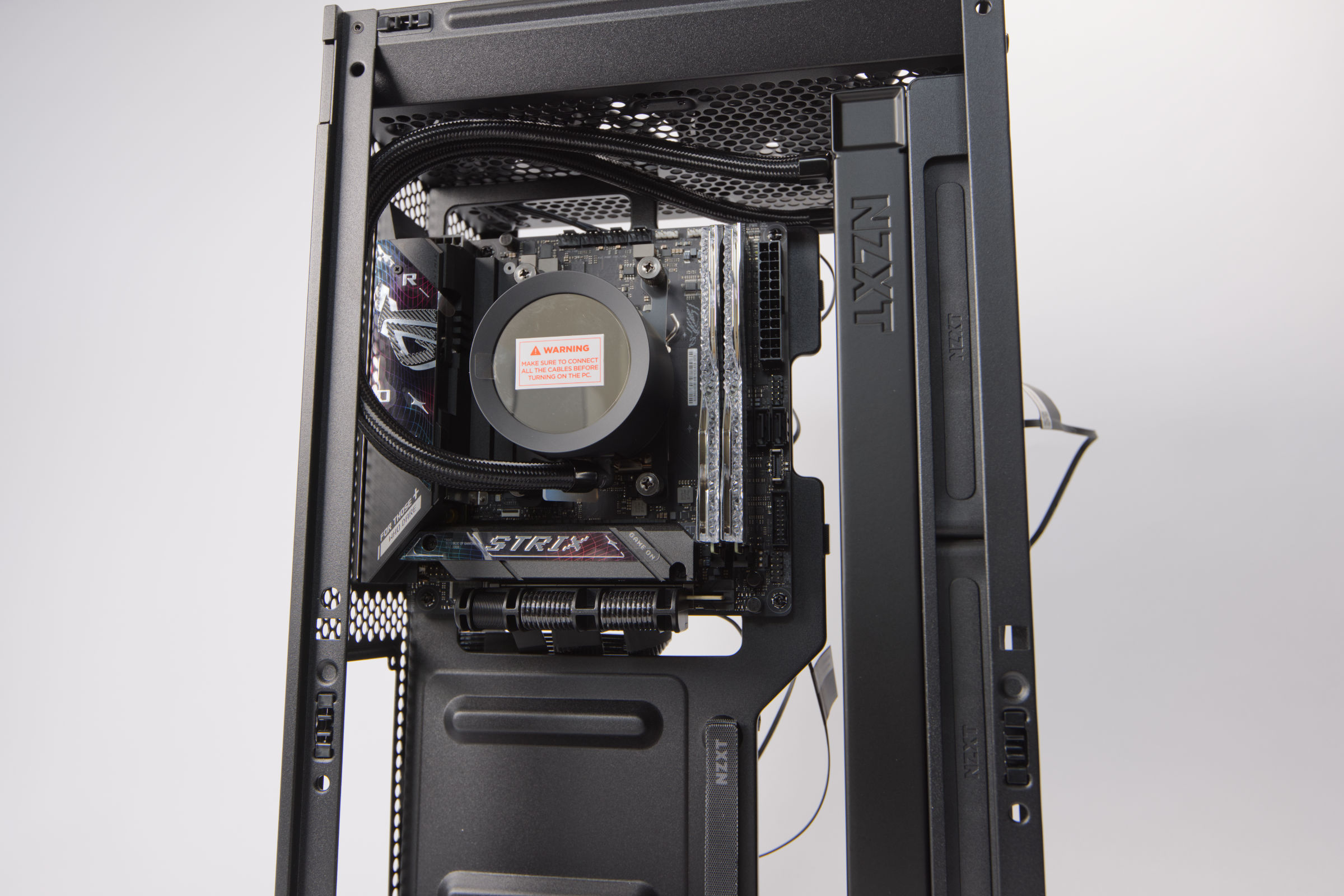 NZXT H2 Flow Einbau mit AIO RAM und Riser