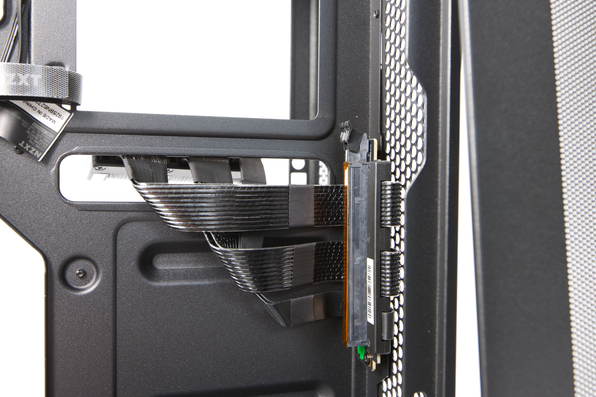 NZXT H2 Flow Risen Kabel auf PCIe Seite