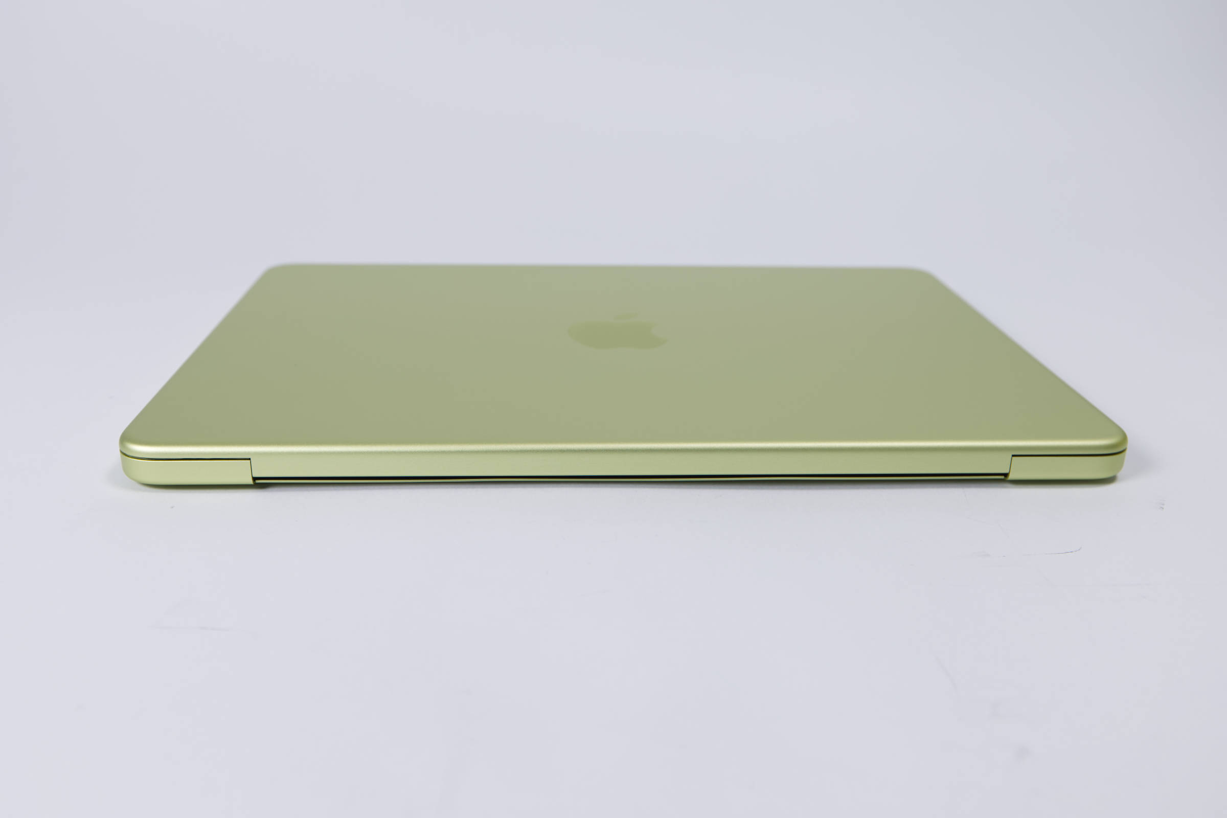 Apple MacBook Neo geschlossen