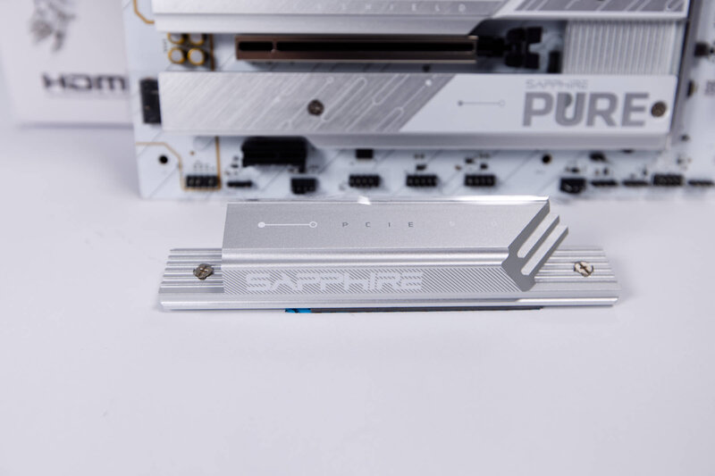 Sapphire PURE X8709A WIFI 7 primärer NVMe Kühler Sapphire PURE X8709A WIFI 7 primärer NVMe Kühler