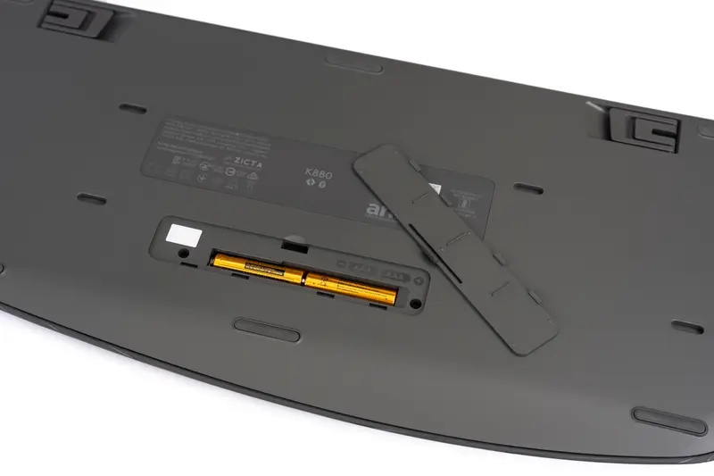 Logitech Signature Comfort Plus Combo MK880 Tastatur K880 Batteriefach