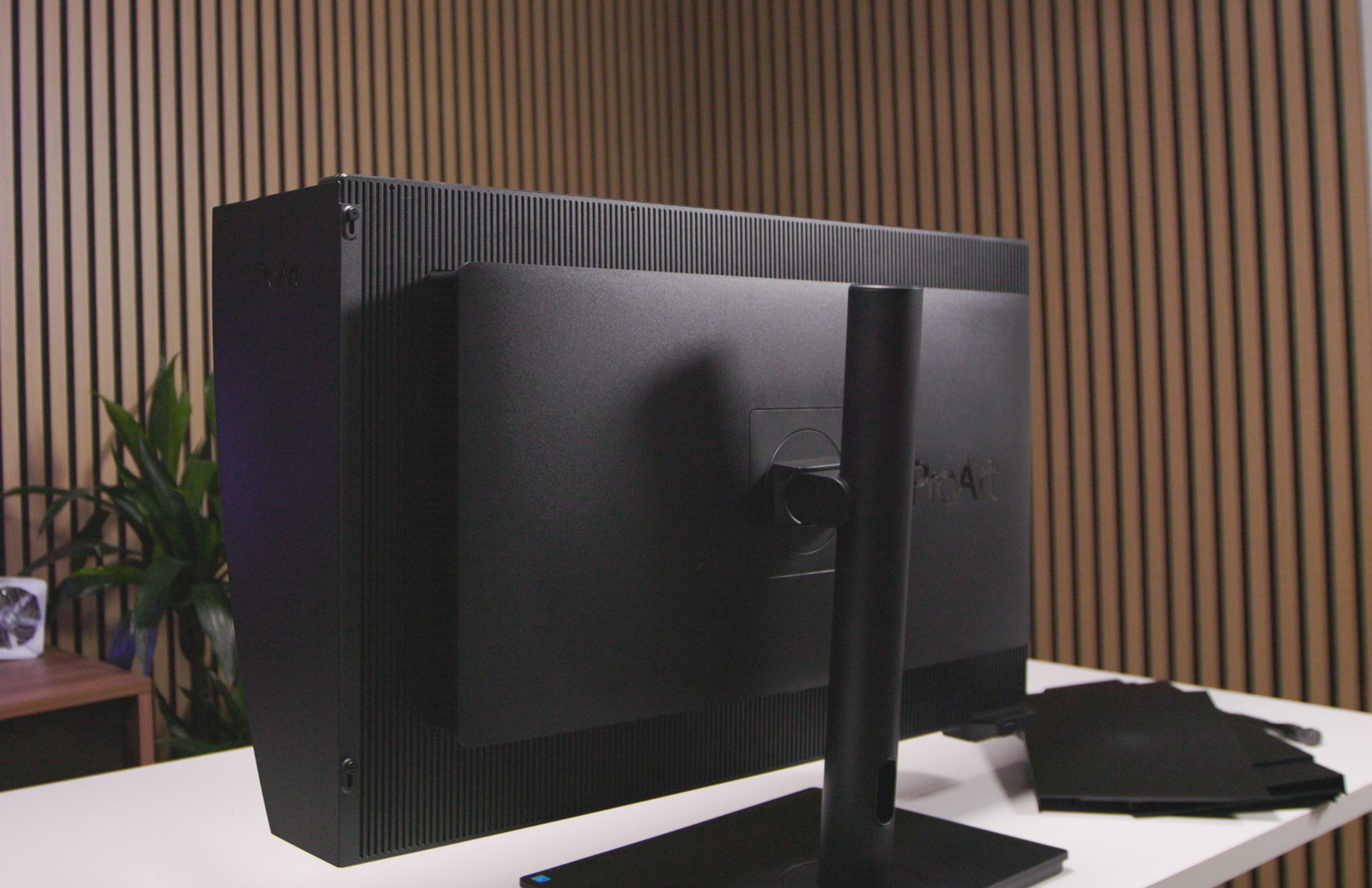 ASUS ProArt Display PA32KCX Rückseite