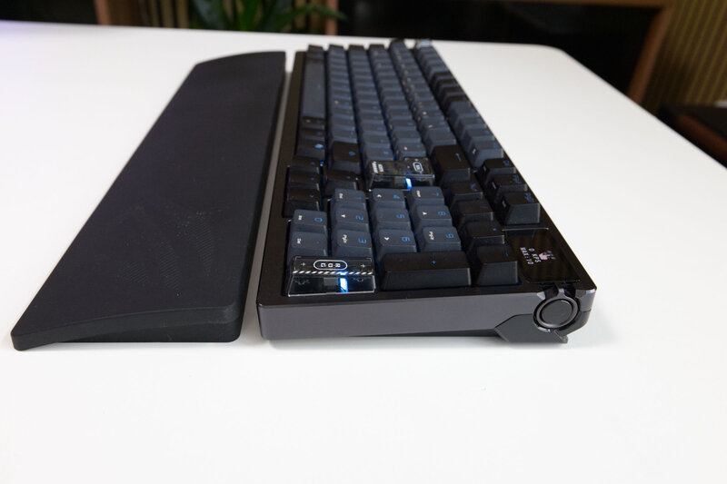 ASUS ROG Azoth 96 HE Profil ASUS ROG Azoth 96 HE Profil