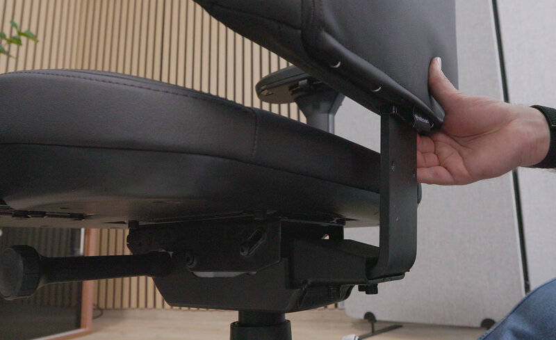 noblechairs AURA - Installation der Rückenlehne noblechairs AURA - Installation der Rückenlehne