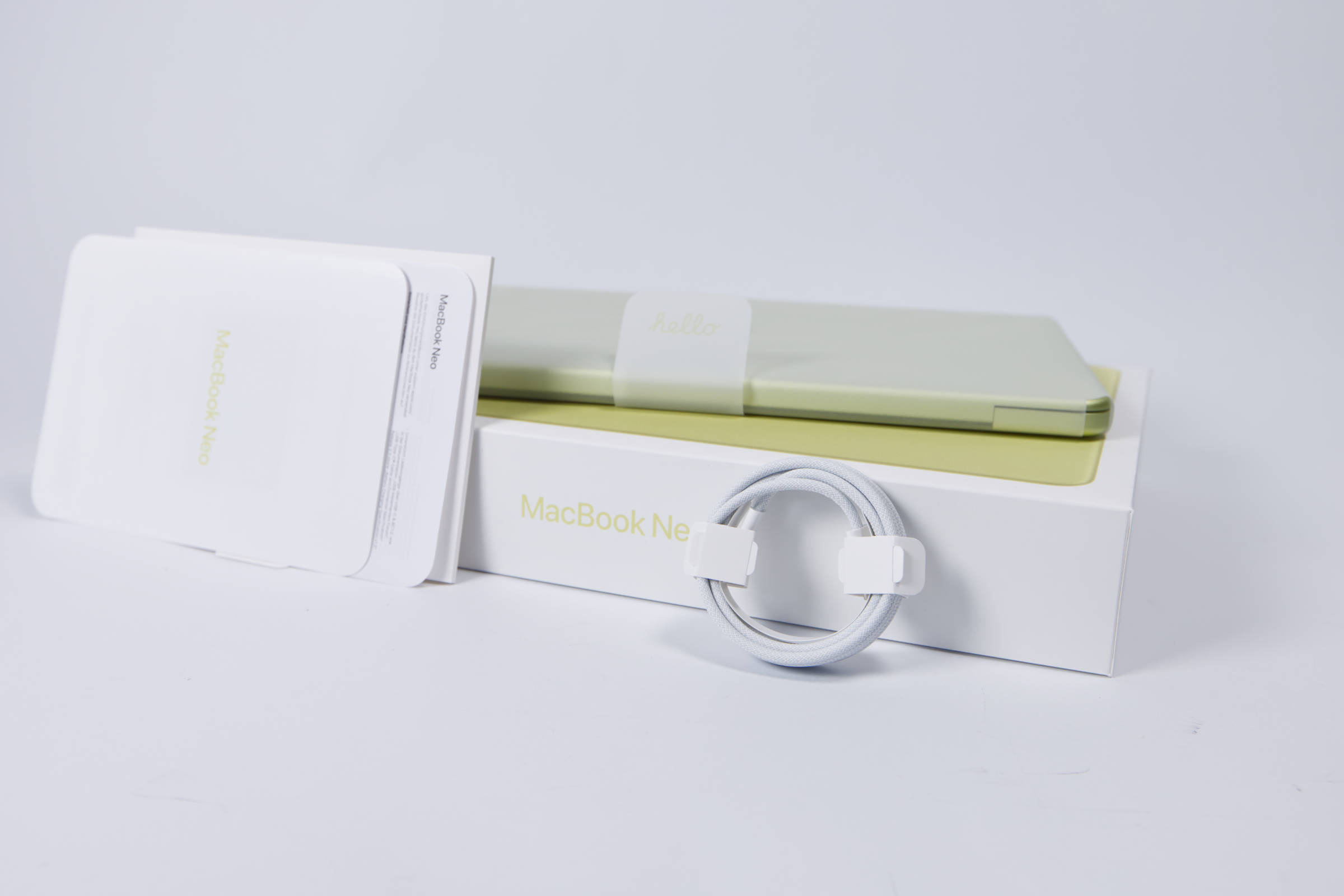 Apple MacBook Neo Lieferumfang