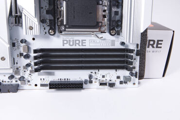 Sapphire PURE X8709A WIFI 7 DDR5 RAM und Anschlüsse Sapphire PURE X8709A WIFI 7 DDR5 RAM und Anschlüsse