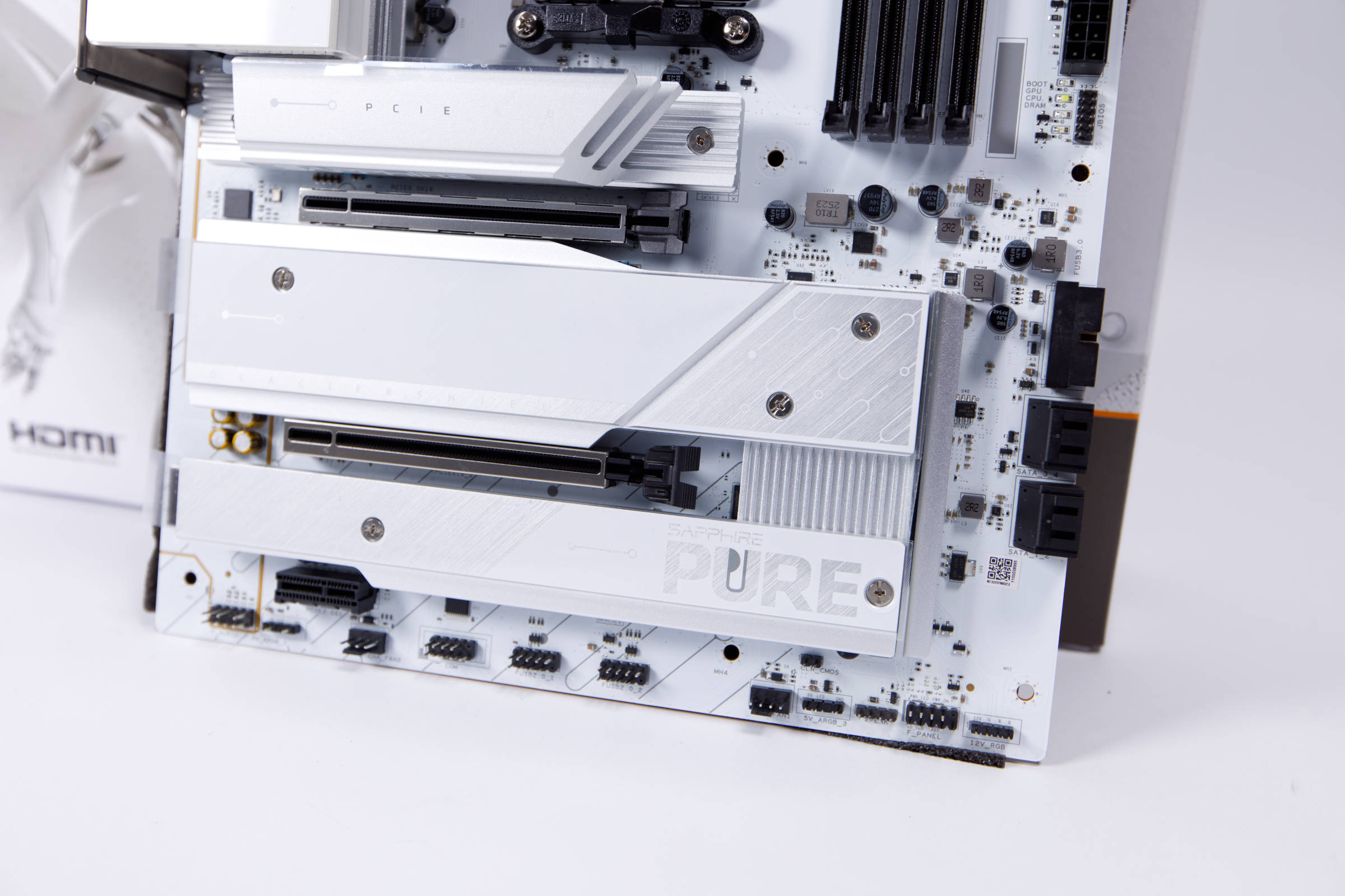 Sapphire PURE X8709A WIFI 7 Kühler unten