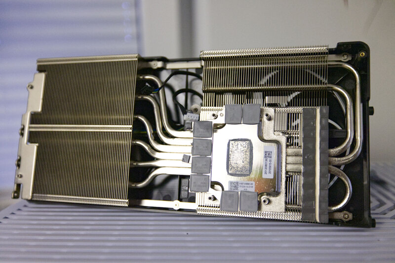 PNY GeForce RTX 5080 SLIM OC Kühler 1
