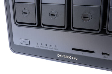 UGREEN DXP4800 Pro Status LEDs