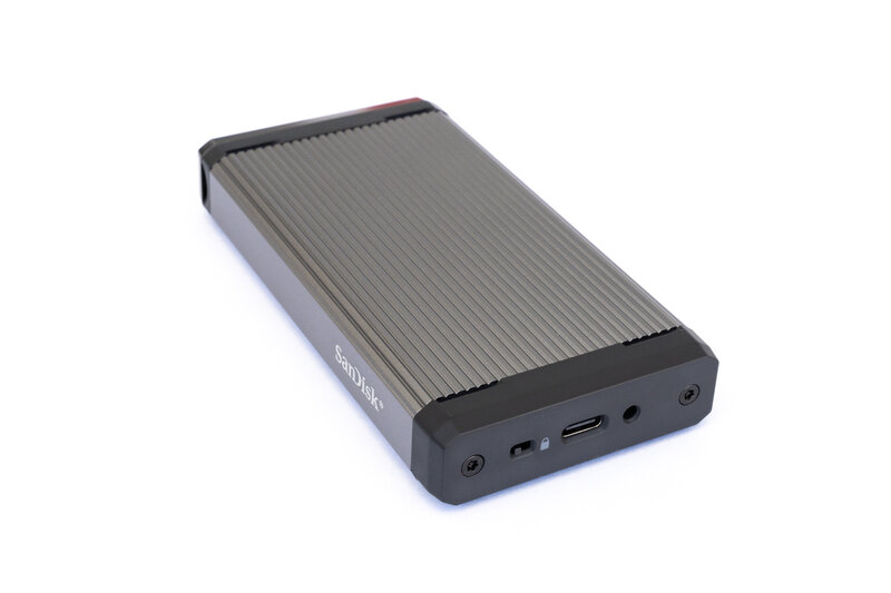 SanDisk Pro Reader SD Express Dual Card USB Port und Schreibschutz SanDisk Pro Reader SD Express Dual Card USB Port und Schreibschutz