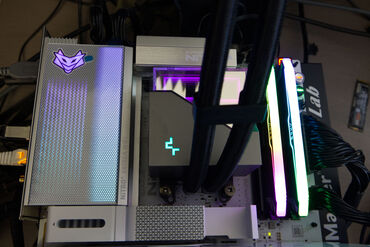 Sapphire Nitro X870EA PhantomLink Polar ARGB Sapphire Nitro X870EA PhantomLink Polar ARGB