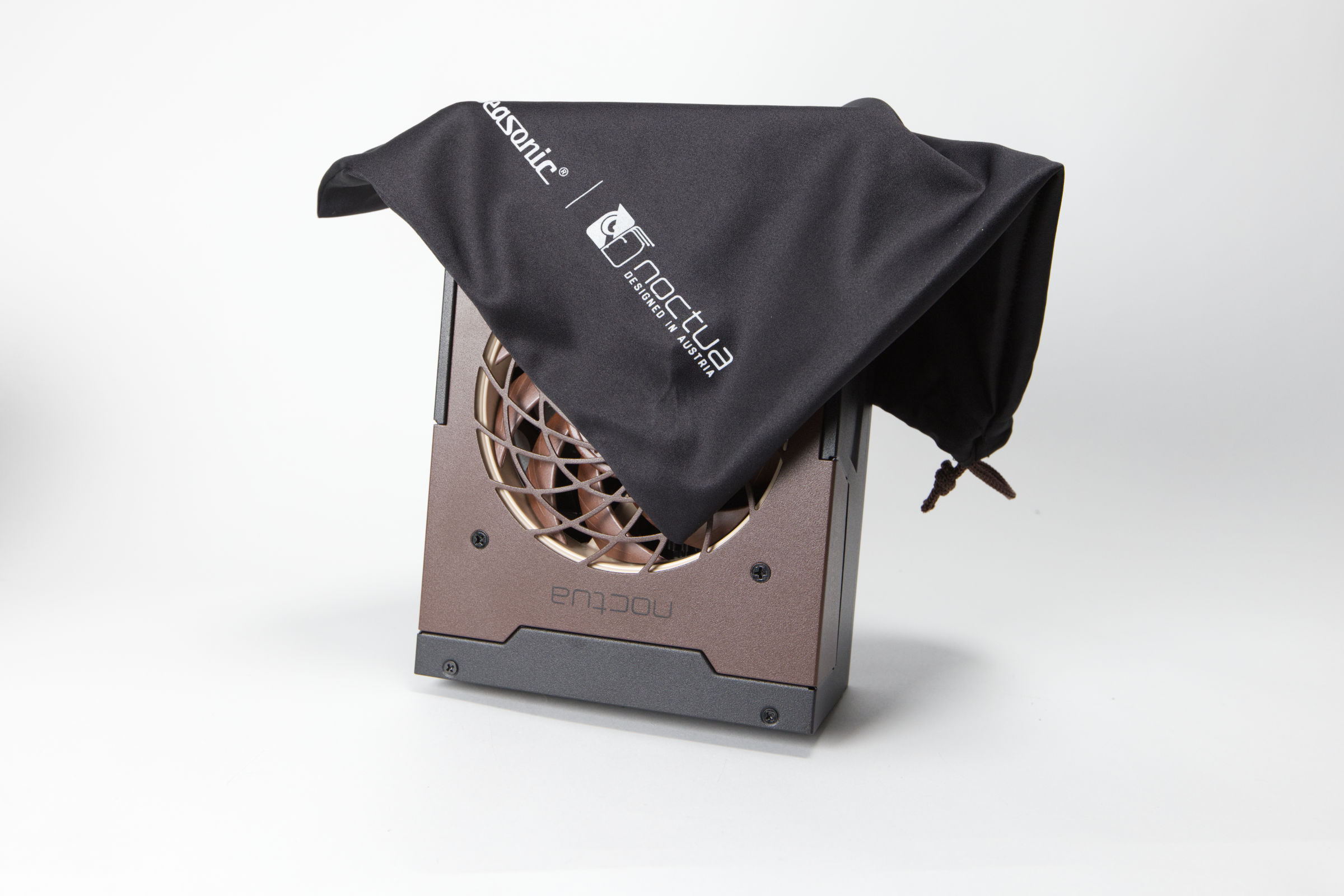 Seasonic Prime TX 1600 Noctua Edition 1600W Hülle Seasonic Prime TX 1600 Noctua Edition 1600W Hülle