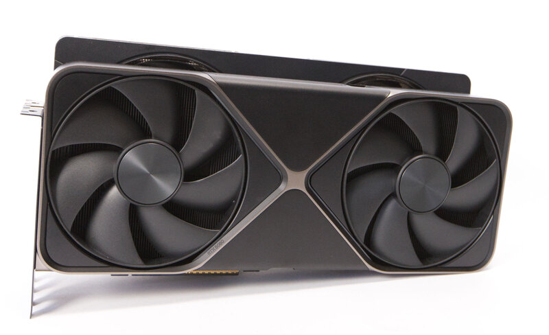 PNY GeForce RTX 5080 SLIM OC Größenvergleich