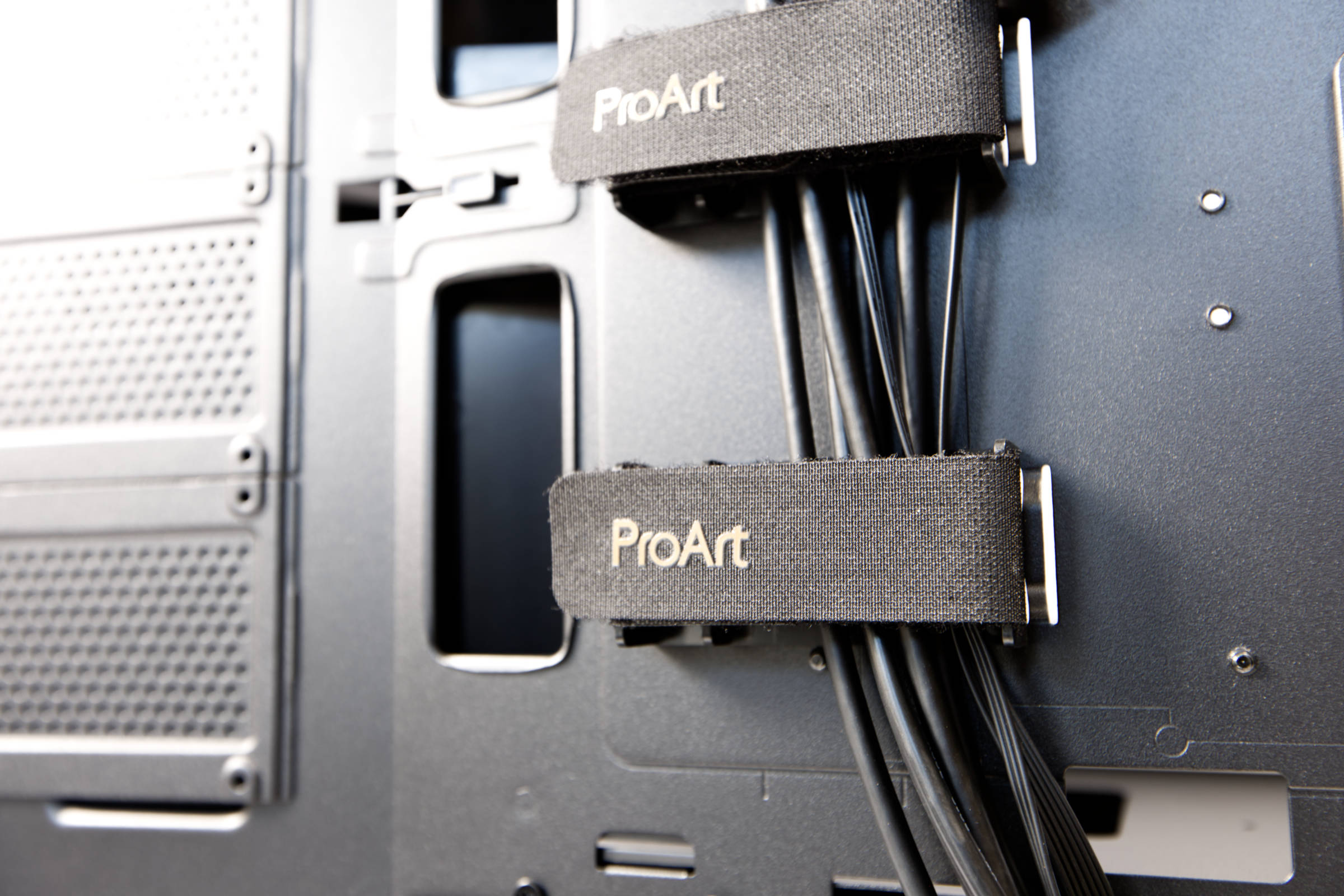 ASUS ProArt PA602 Wood Edition Kabelbinder