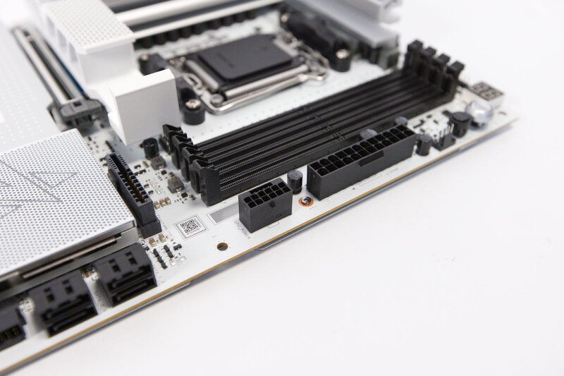 Sapphire Nitro X870EA PhantomLink Polar GPU Power Sapphire Nitro X870EA PhantomLink Polar GPU Power