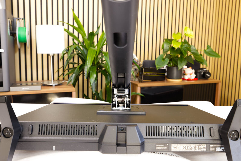 ASUS ProArt Display OLED PA27USD Fussaufbau 3 ASUS ProArt Display OLED PA27USD Fussaufbau 3