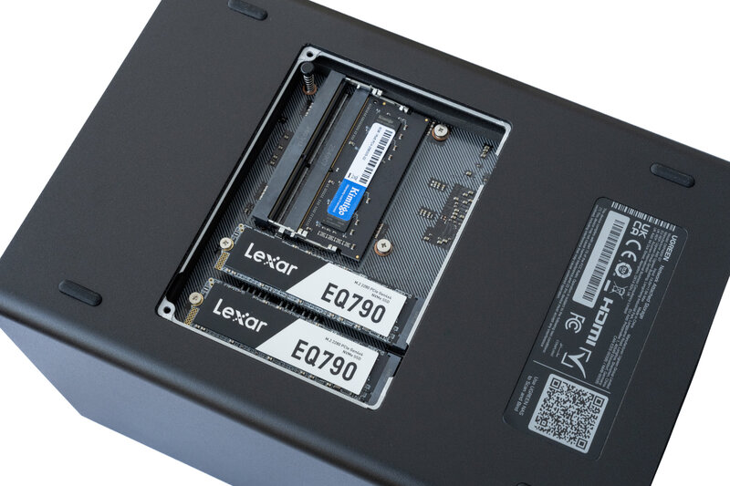 UGREEN DXP4800 GT mit eingebauten NVME SSDs