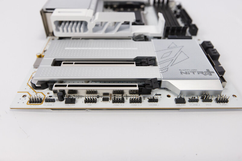 Sapphire Nitro X870EA PhantomLink Polar Headerpins unten Sapphire Nitro X870EA PhantomLink Polar Headerpins unten