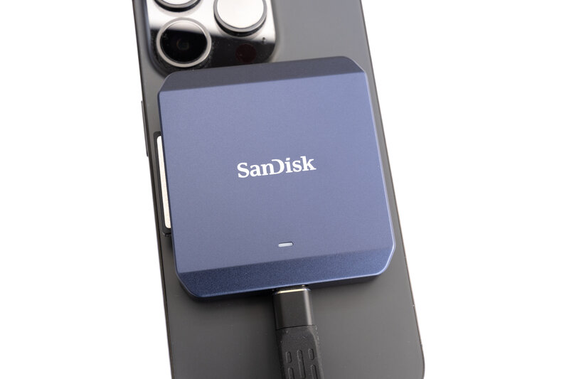 SanDisk PRO CINEMA CFexpress Type B Recorder am iPhone SanDisk PRO CINEMA CFexpress Type B Recorder am iPhone