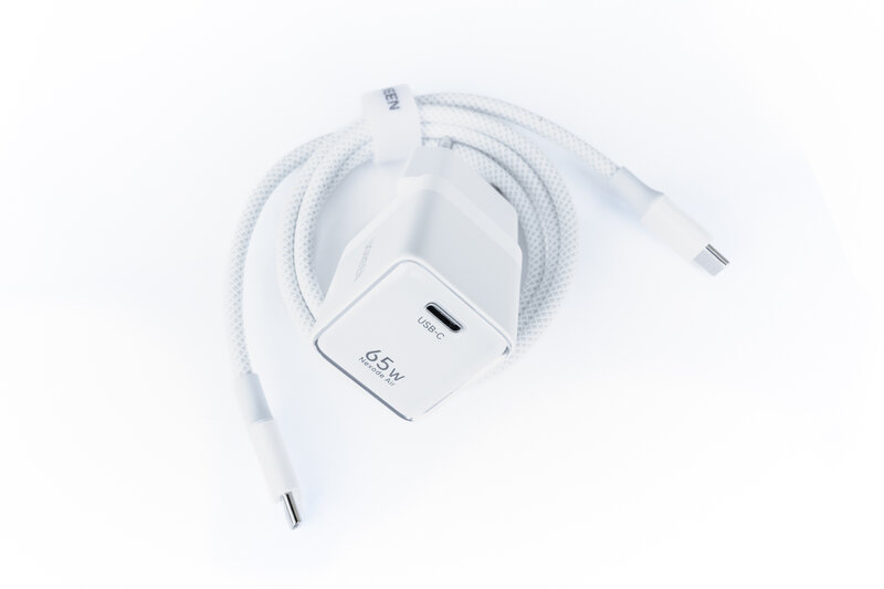 UGREEN Nexode Air 65W mit Kabel UGREEN Nexode Air 65W mit Kabel