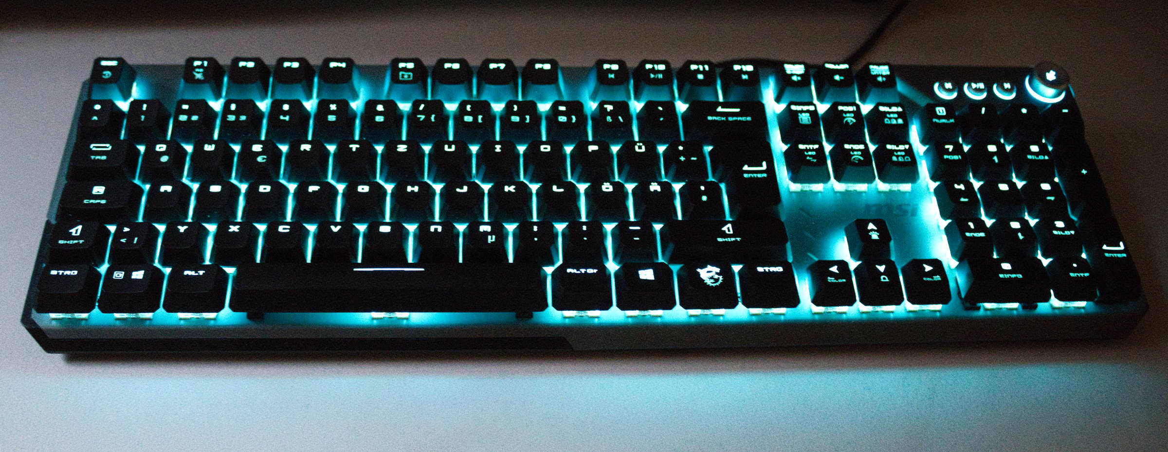 MSI Strike 600 Farbe Türkis