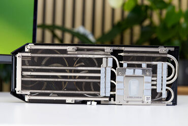 PowerColor Radeon RX 9070 Hellhound Kühler mit WLP PowerColor Radeon RX 9070 Hellhound Kühler mit WLP