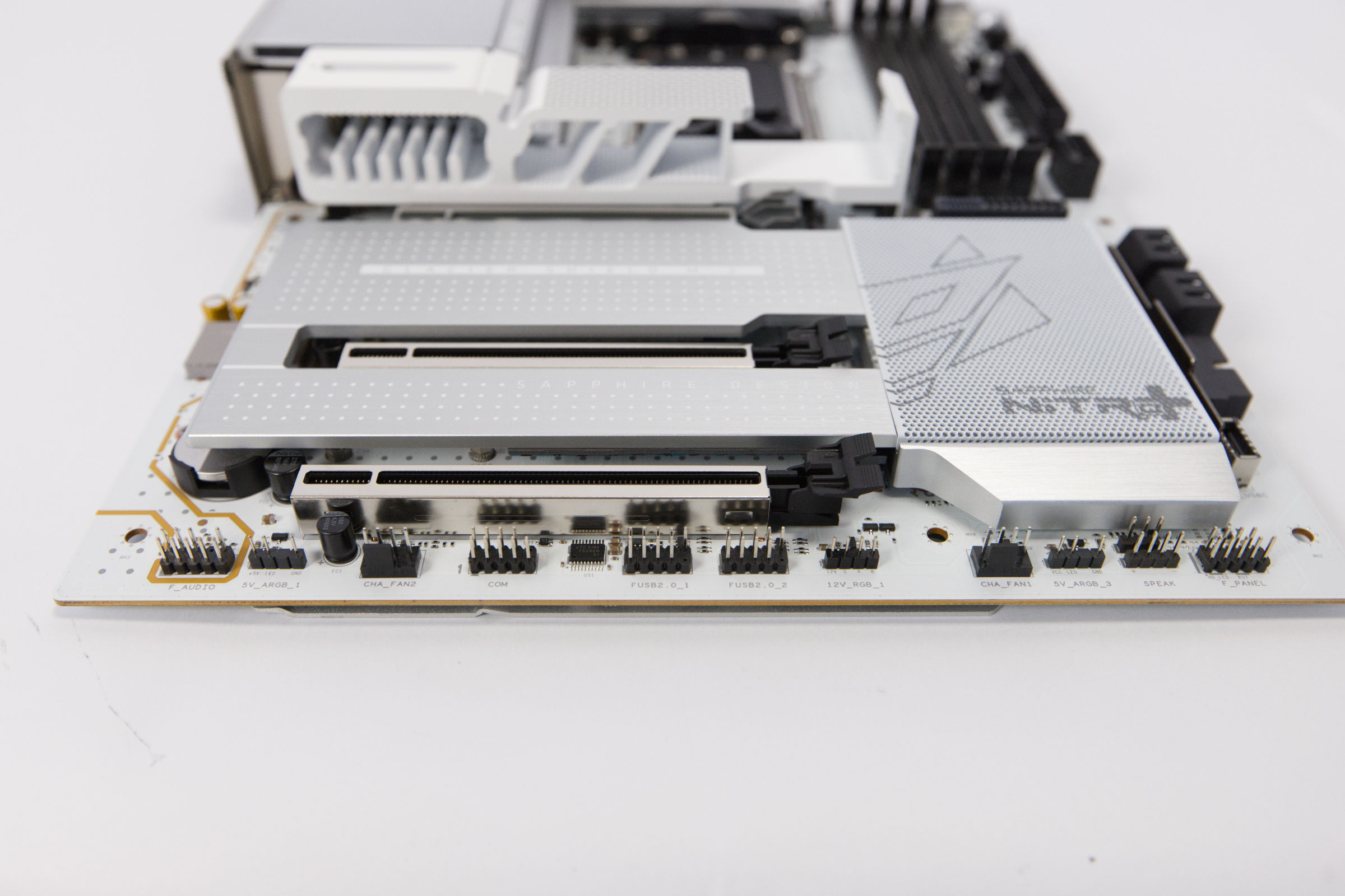 Sapphire Nitro X870EA PhantomLink Polar Headerpins unten Sapphire Nitro X870EA PhantomLink Polar Headerpins unten