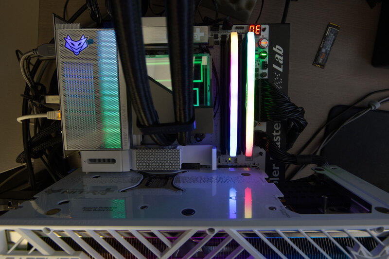 Sapphire Nitro X870EA PhantomLink Polar ARGB und Debug Sapphire Nitro X870EA PhantomLink Polar ARGB und Debug