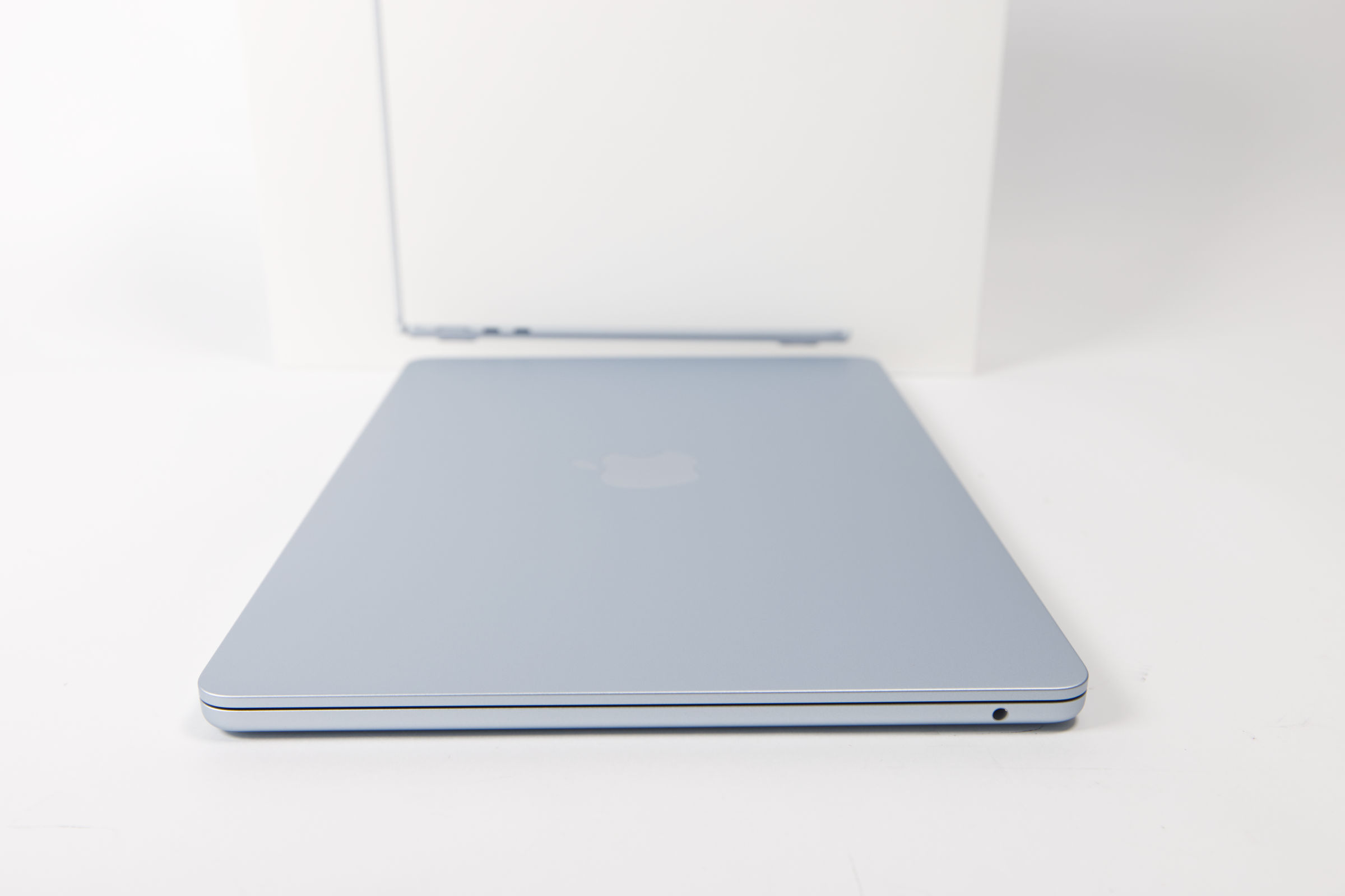 Apple MacBook Air 13 M5 Anschlüsse rechts Apple MacBook Air 13 M5 Anschlüsse rechts