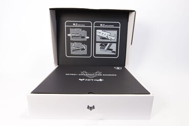Sapphire Nitro X870EA PhantomLink Polar Verpackung offen Sapphire Nitro X870EA PhantomLink Polar Verpackung offen