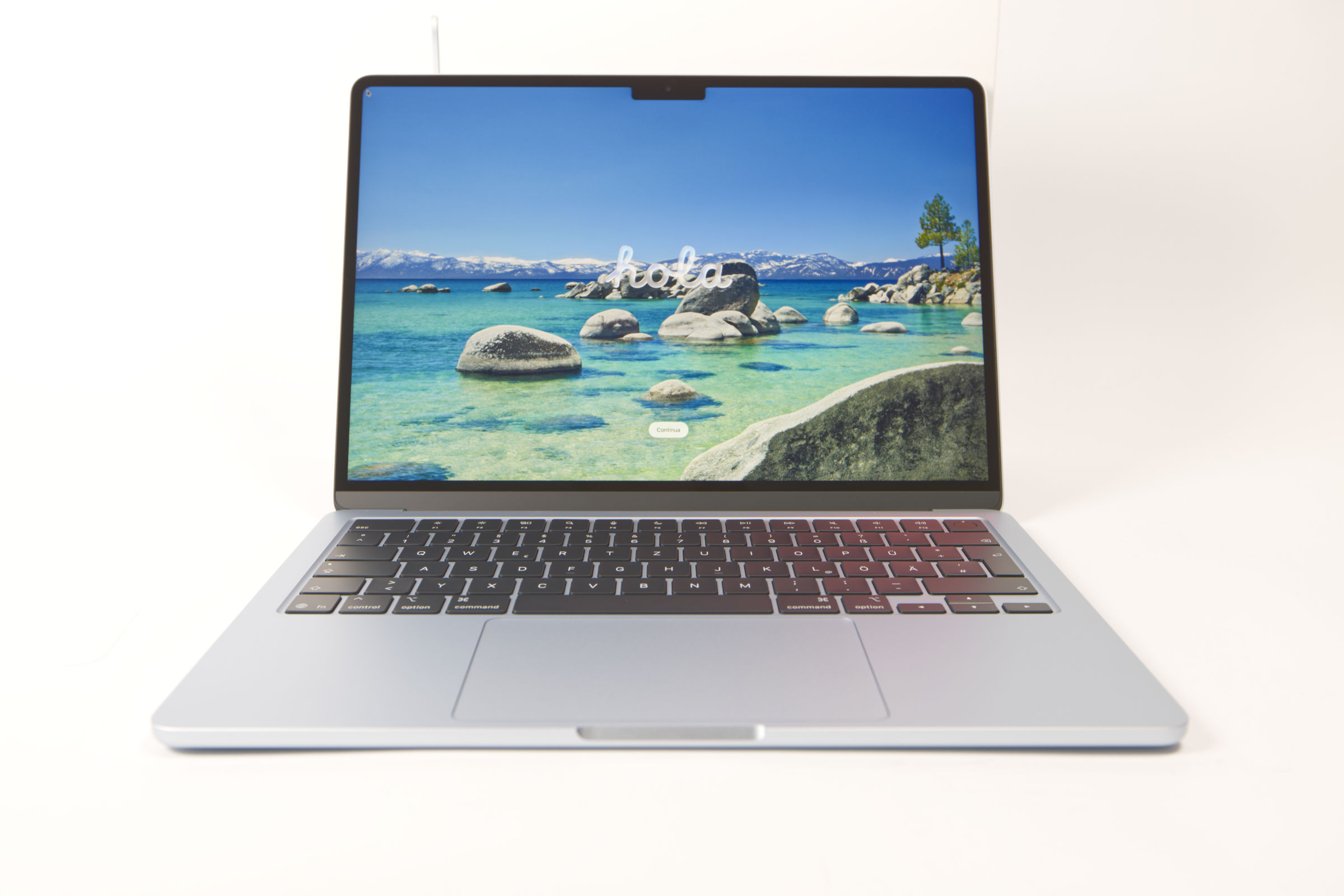 Apple MacBook Air 13 M5 vs M4 Apple MacBook Air 13 M5 vs M4