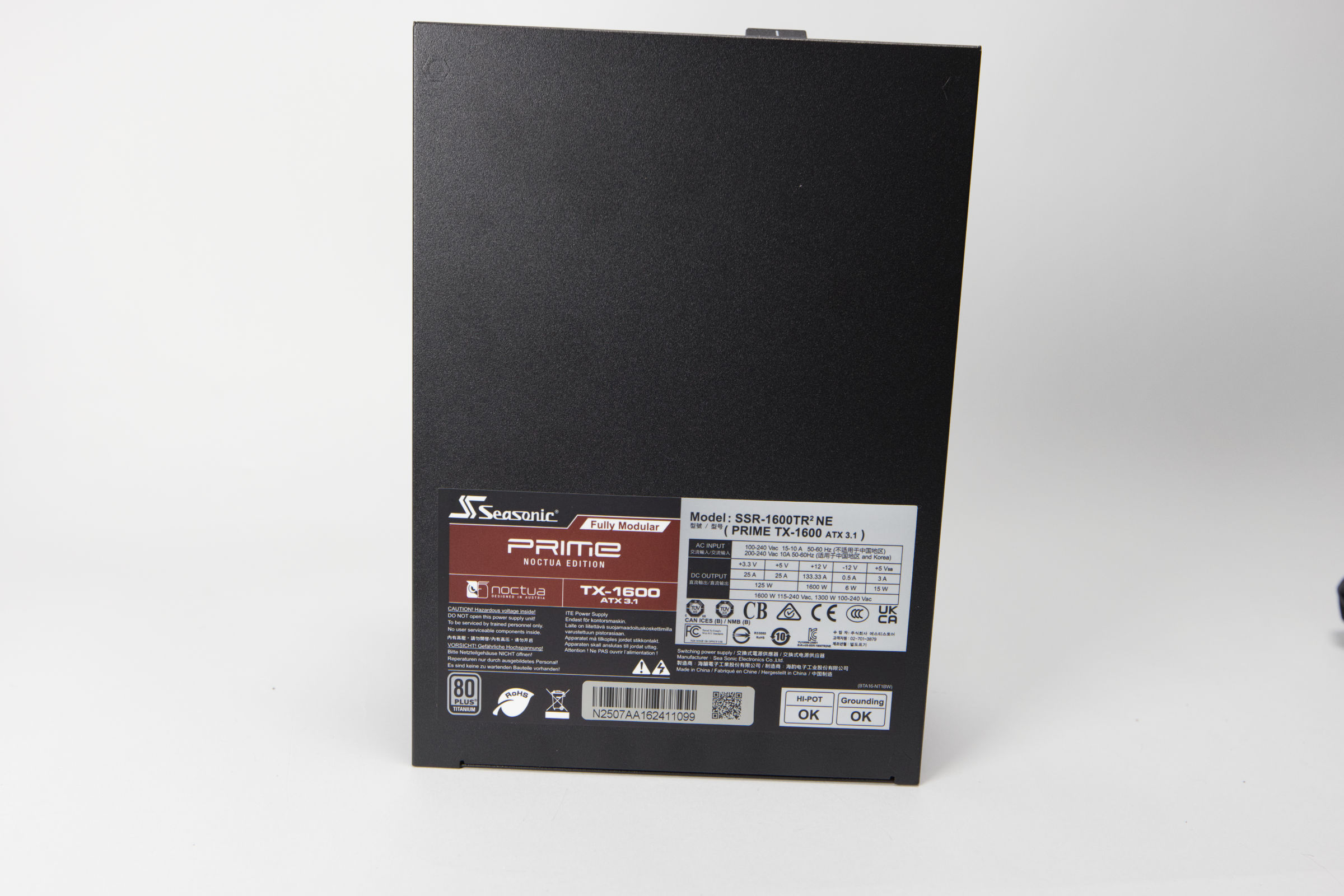 Seasonic Prime TX 1600 Noctua Edition 1600W Rückseite Seasonic Prime TX 1600 Noctua Edition 1600W Rückseite