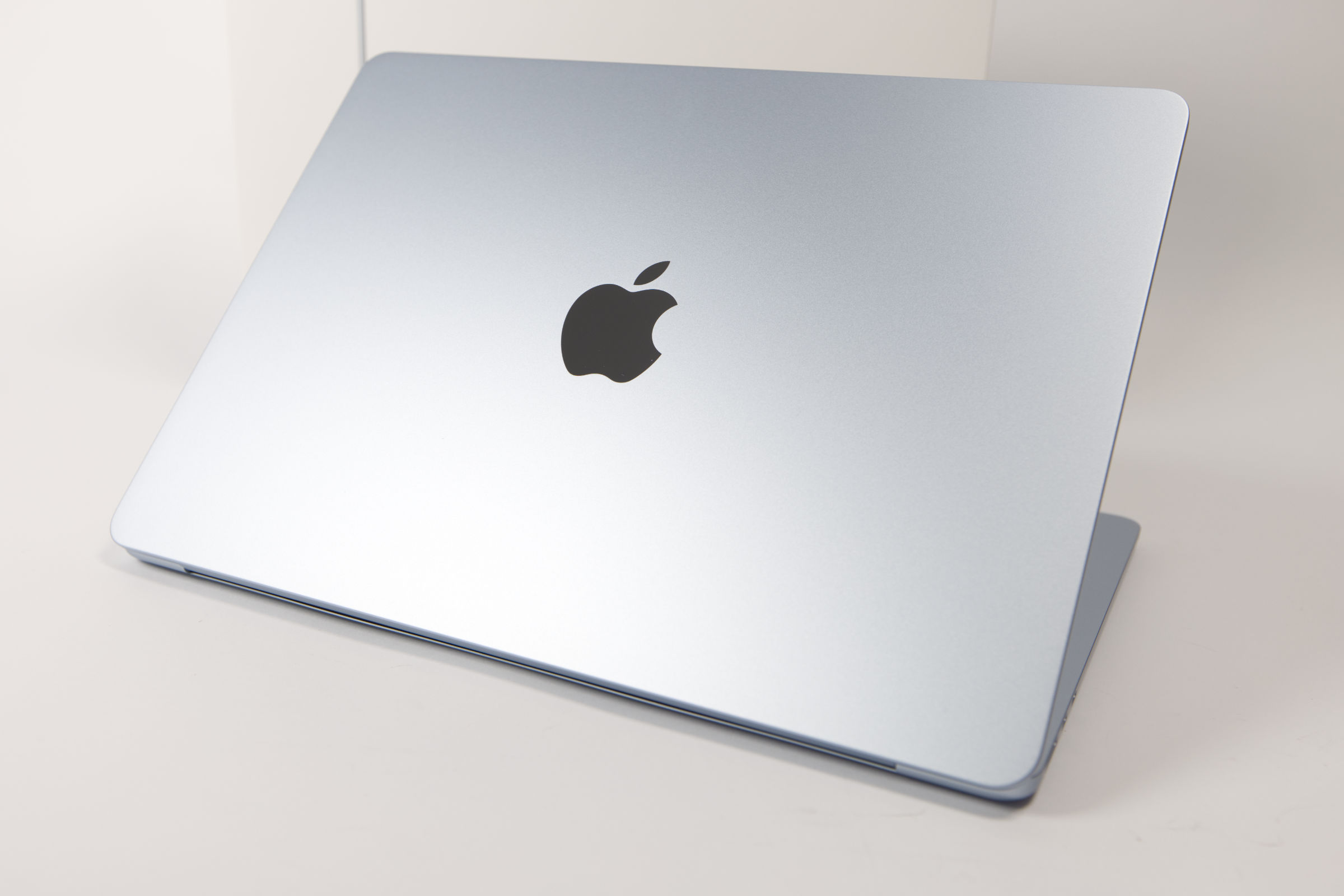 Apple MacBook Air 13 M5 Oberschale mit Logo Apple MacBook Air 13 M5 Oberschale mit Logo