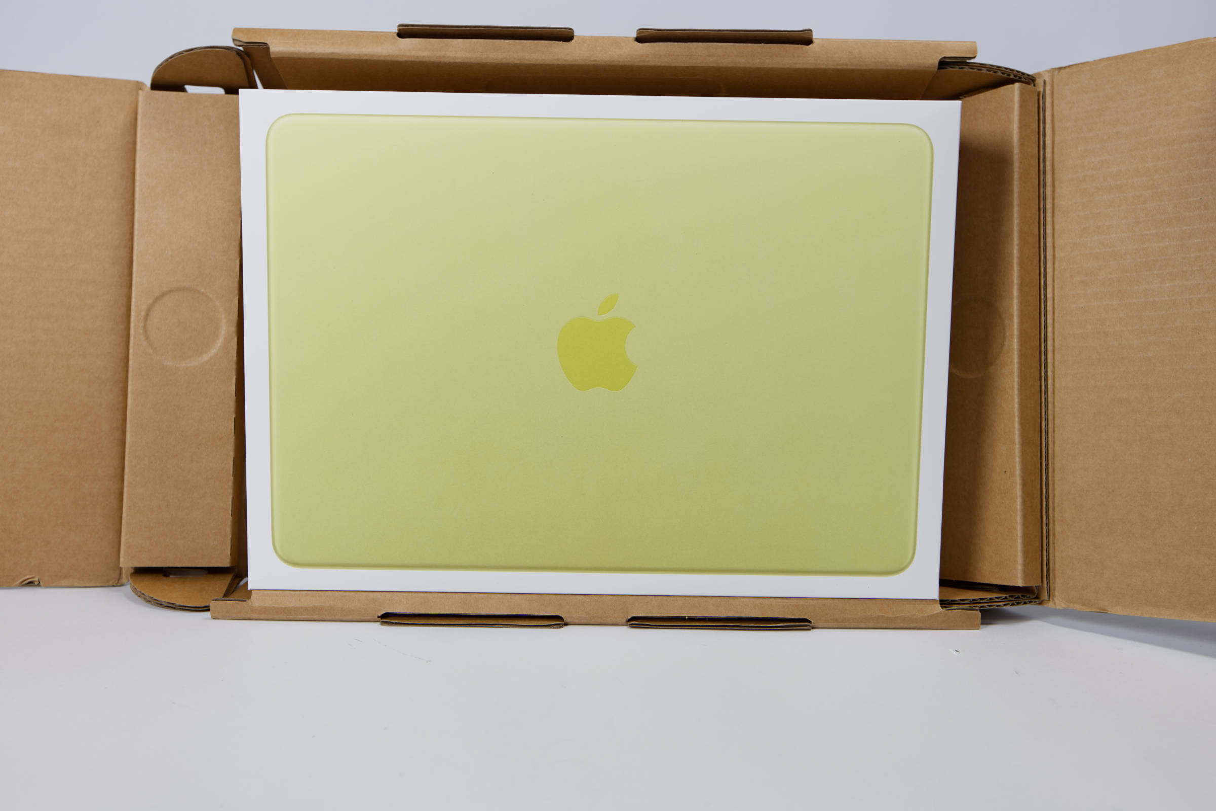 Apple MacBook Neo Verpackung
