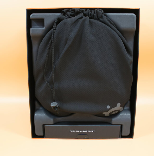 SteelSeries Arctis Nova Pro Omni Verpackung geöffnet SteelSeries Arctis Nova Pro Omni Verpackung geöffnet