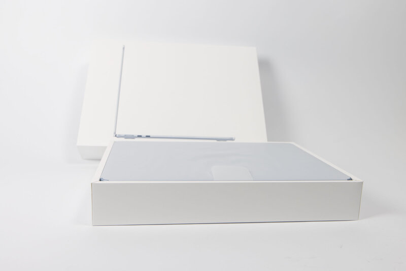 Apple MacBook Air 13 M5 Verpackung offen Apple MacBook Air 13 M5 Verpackung offen