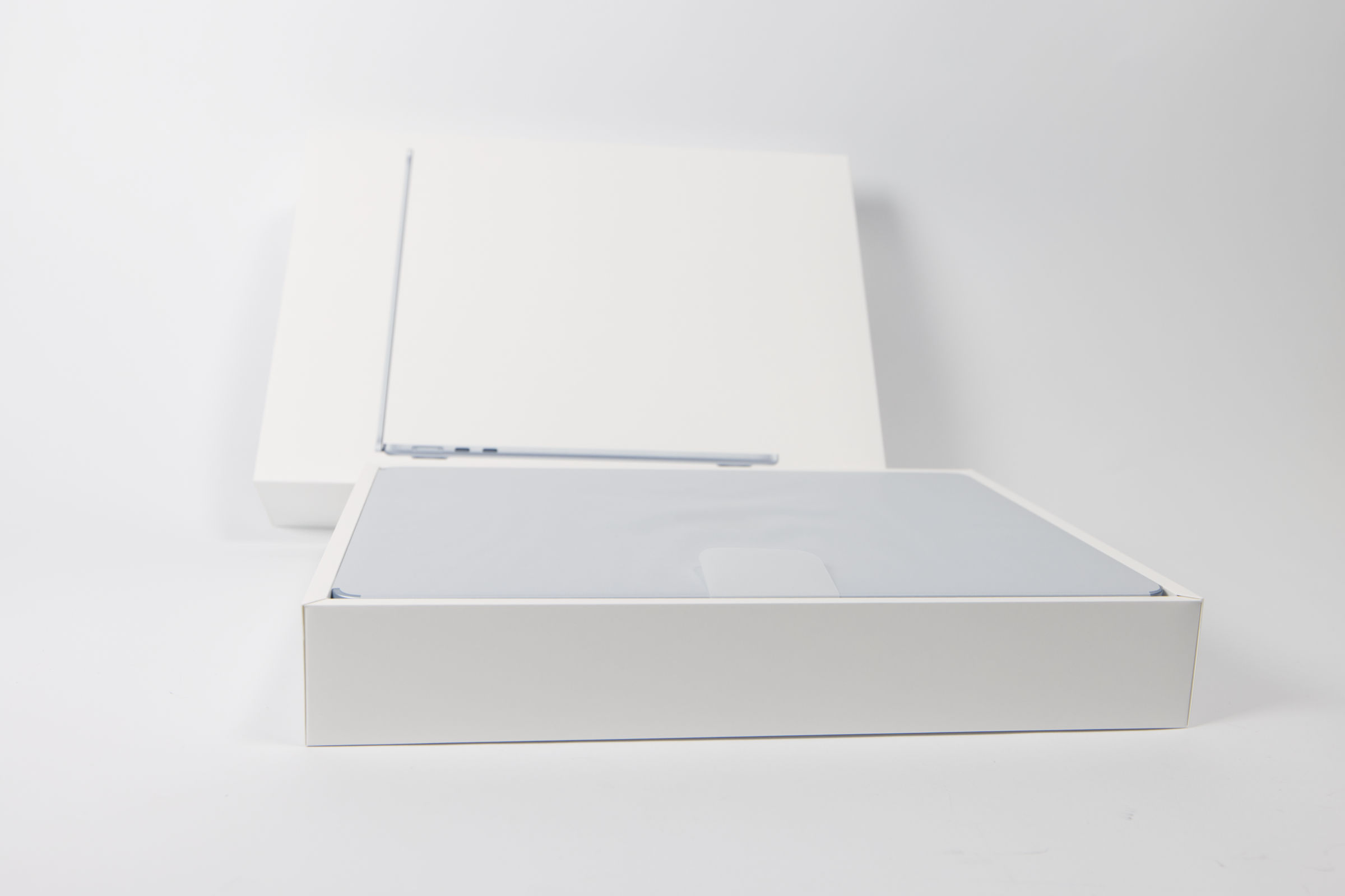 Apple MacBook Air 13 M5 Verpackung offen Apple MacBook Air 13 M5 Verpackung offen