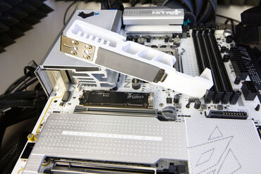 Sapphire Nitro X870EA PhantomLink Polar PCIe 5 NVMe Sapphire Nitro X870EA PhantomLink Polar PCIe 5 NVMe