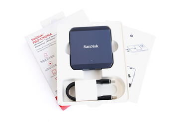 SanDisk PRO CINEMA CFexpress Type B Recorder Verpackung Inhalt SanDisk PRO CINEMA CFexpress Type B Recorder Verpackung Inhalt