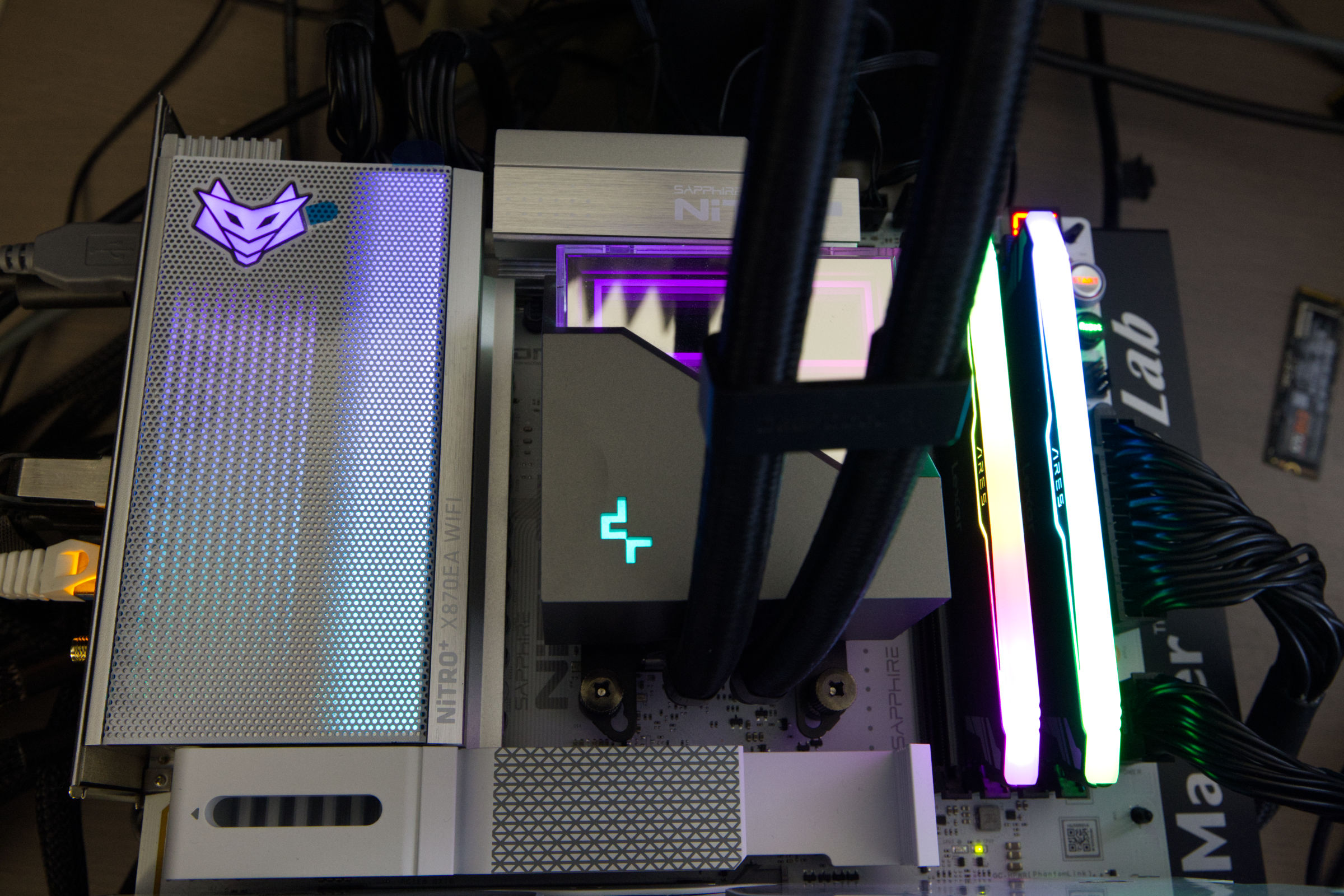 Sapphire Nitro X870EA PhantomLink Polar ARGB Sapphire Nitro X870EA PhantomLink Polar ARGB