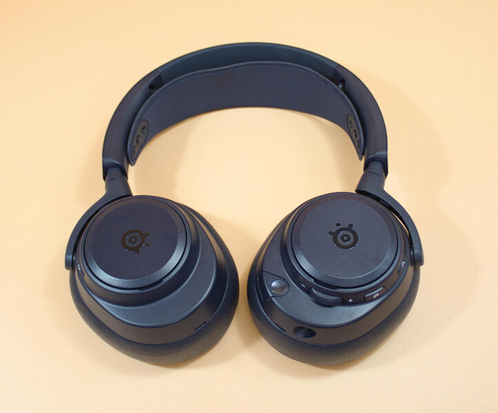SteelSeries Arctis Nova Pro Omni Ohrmuscheln außen SteelSeries Arctis Nova Pro Omni Ohrmuscheln außen