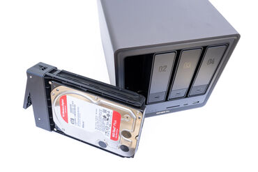 UGREEN DXP4800 Pro Einbau HDD