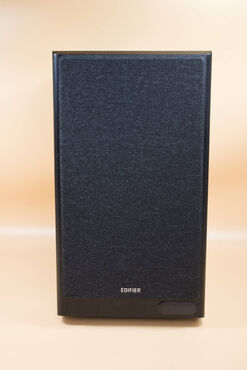 Edifier R2750DB MKII Front mit Abdeckung Edifier R2750DB MKII Front mit Abdeckung